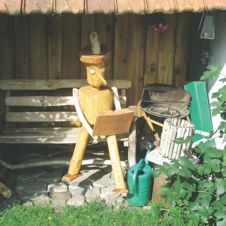 Kupując drewno bezpośrednio z lasu albo ścinki i odpady z tartaku, mamy szansę wybrać coś, co może przydać się w majsterkowaniu.