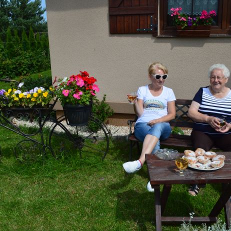 Pierwsze ciepłe dni - czas na przyjemności :) moja mama i babcia