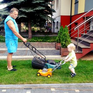 Każdy ogród wymaga koszenia! Powtarzamy to od najmłodzych lat :)