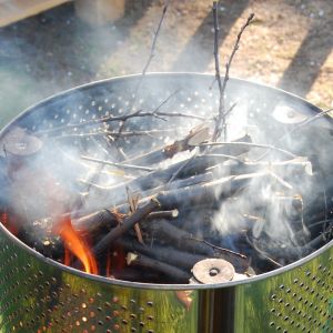 Ważne, żeby bęben z pralki był chromoniklowany, a nie tylko chromowany. To sprawi, że zrobiony z niego grill będzie trwały.