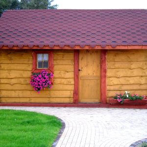 Funkcjonalność drewutni polega na tym, że oprócz składowiska opału jest ona także schowkiem
na narzędzia ogrodnicze