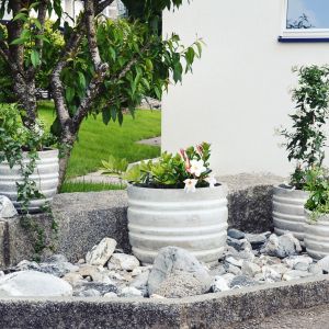 betonowe dekoracje w ogrodzie