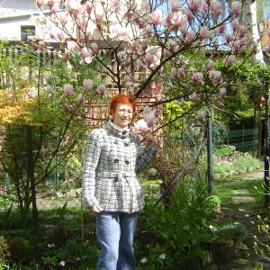 Tak bardzo pragnęłam mieć taką magnolię, wreszcie mam i ja, co roku kwitnie na wiosnę, a nawet jesienią czasami powtarza kwitnienie.