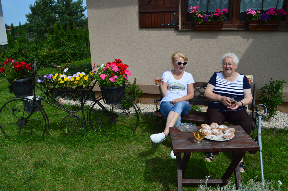 Pierwsze ciepłe dni - czas na przyjemności :) moja mama i babcia