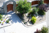 Ogródek przed domem -widok z góry.