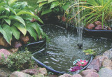Woda jest filtrowana i napowietrzana dzięki fontannie z możliwością regulacji strumienia
