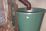  Pojemniki na deszczówkę powinny być plastikowe lub drewniane. Beczki metalowe korodują i zanieczyszczają wodę