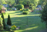 widok na ogród z tarasu