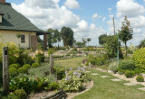 Widok z ogrodu na dom.