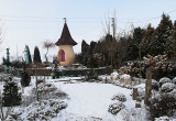 Wieżyczka i ogród wokół - zima.