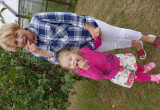 Klaudia z babcią uwielbiają wiśnie