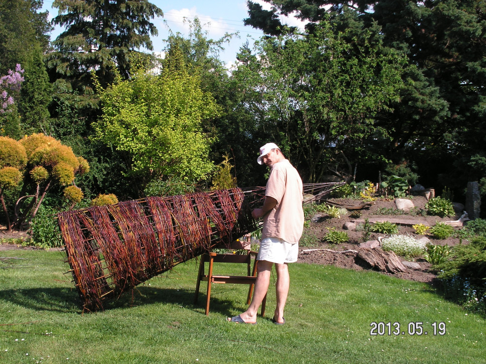 Robienie rzeźby ogrodowej z wikliny