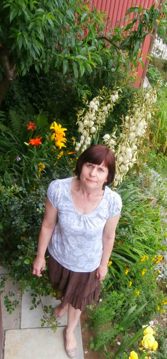 Bożenka w swoim kwiatowym królestwie ;)