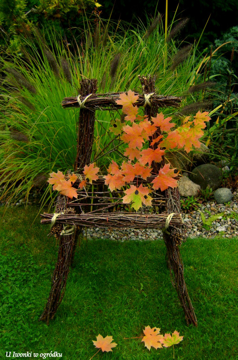 Jesienne krzesło - wykonane z gałązek czereśni 