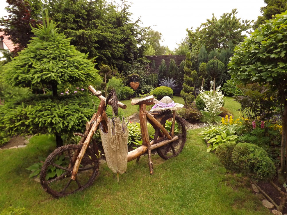 Rower ogrodnika - wykonany z gałęziówki i gałęzi brzozowych