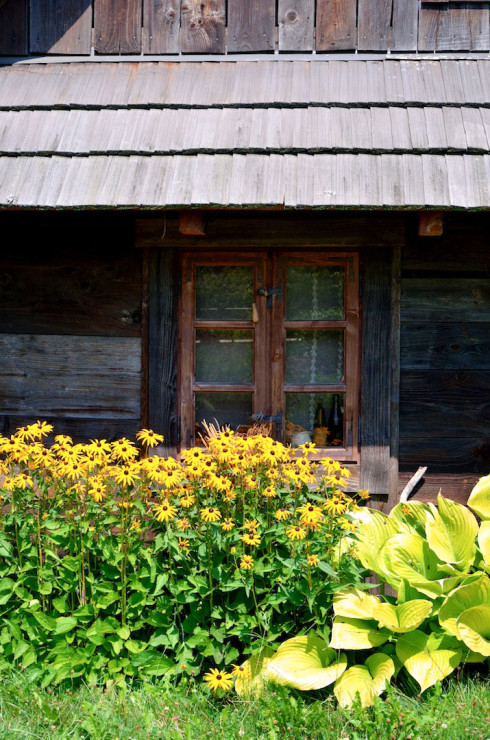 Klasyczne, drewniane dachy przywodzą na myśl styl rustykalny, jak rzadko co (zdj.: Fotolia.com)