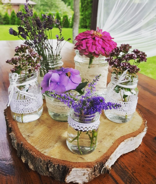 Kwiatowa dekoracja stołu