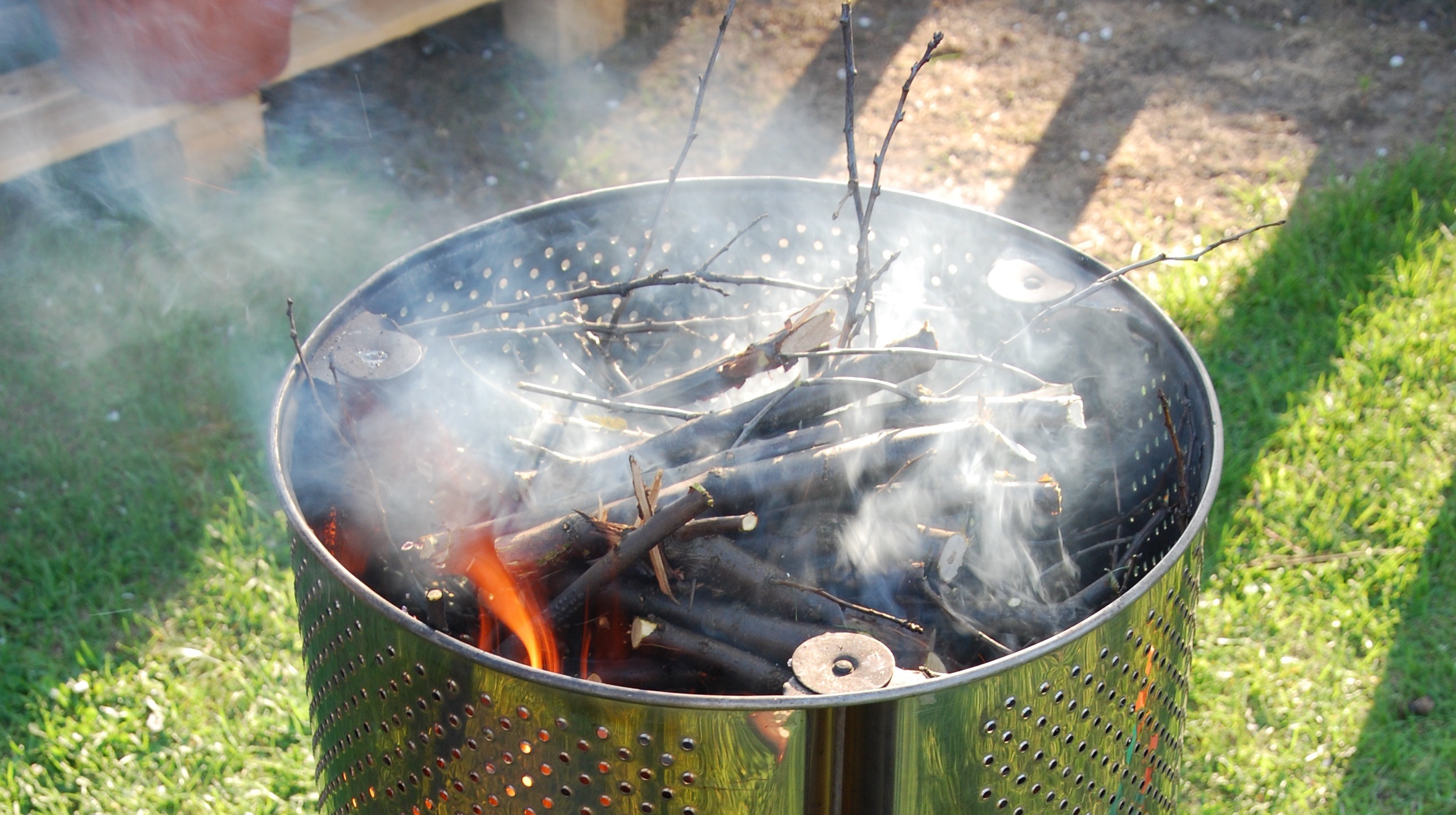 Grill z pralki - Mój Piękny Ogród - Ogrody ozdobne, Rośliny, Kwiaty